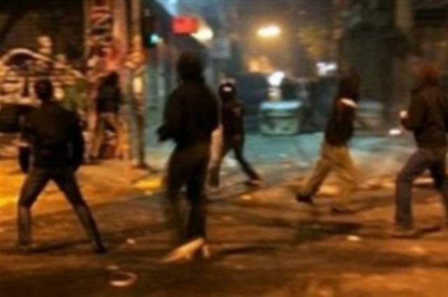 Τώρα:Πετροπόλεμος και χημικά στην πορεία στο Βόλο