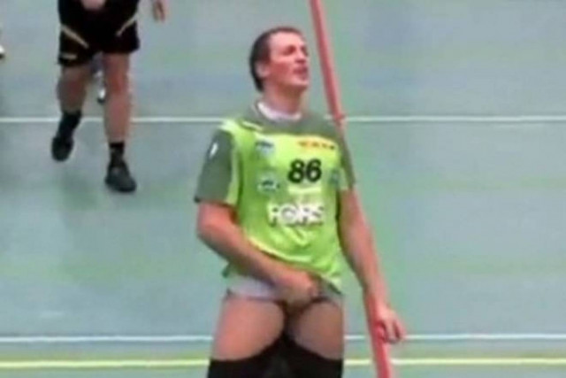 Τους τα… έδειξε! (video)