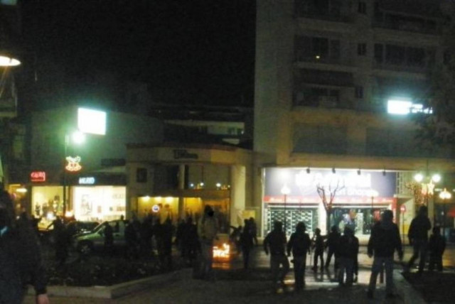 Υπό έλεγχο η κατάσταση στο Αγρίνιο- Συνελήφθη αντιεξουσιαστής