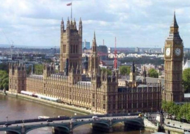 Διχάζει τους Βρετανούς μία πιθανή έξοδος από την ΕΕ