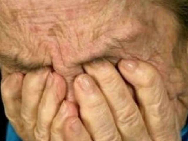 Ηλεία:Εξαπάτησε ηλικιωμένη εκμεταλλευόμενος την αγάπη για το γιο της