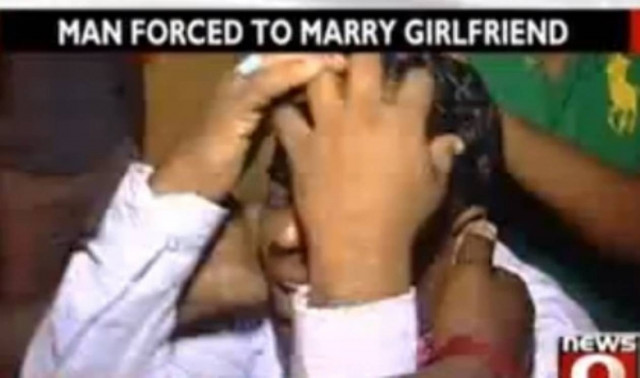 Βίντεο: Μόλις είδε τη νύφη πήγε να φύγει αλλά…