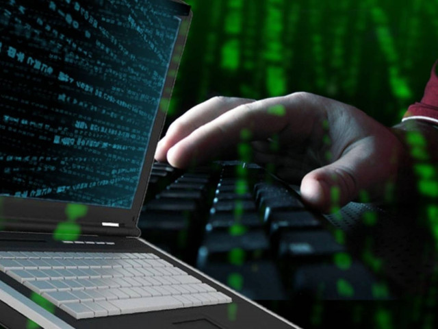 Σοκ: 35χρονος παρακολουθούσε 9.000.000 Έλληνες!