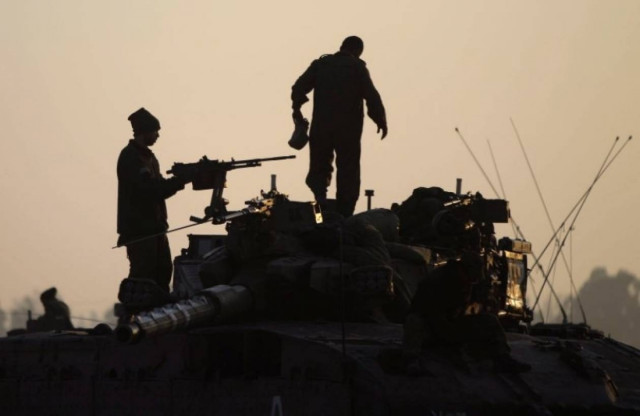 Το Ισραήλ αναβάλλει για 24 ώρες τη χερσαία επέμβαση