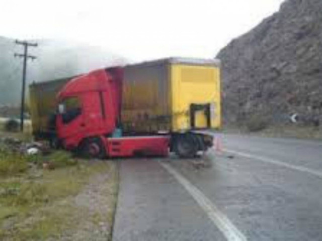 ΤΩΡΑ: Κλειστός ο περιφερειακός Θεσσαλονίκης - δίπλωσε νταλίκα