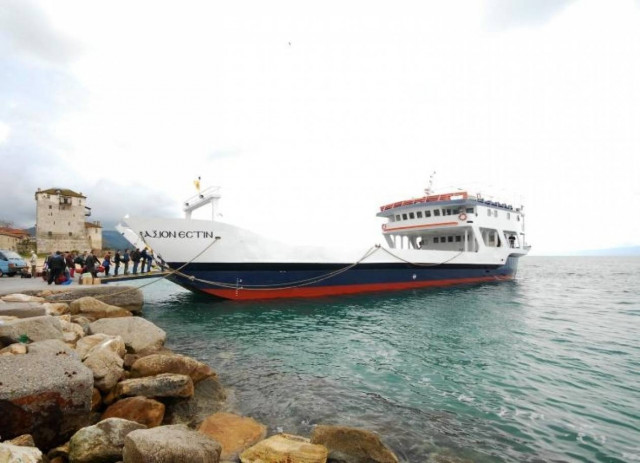 Μηχανική βλάβη στο πλοίο «Άξιον Εστί»