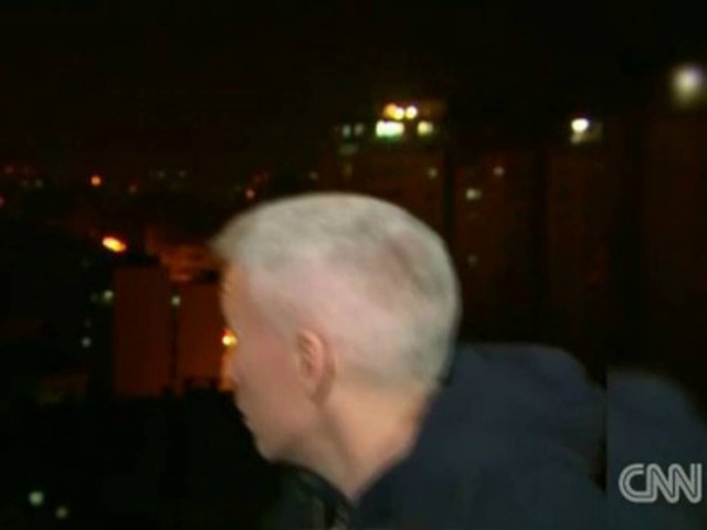 ΒΙΝΤΕΟ – ΣΟΚ από τη Γάζα: Βόμβα εξερράγη στην πλάτη ρεπόρτερ του CNN