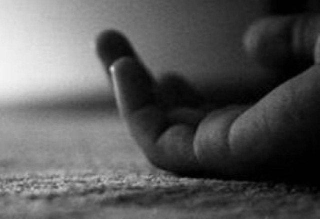 Σοκ: Βρήκε τον θείο της νεκρό μέσα σε λίμνη αίματος!