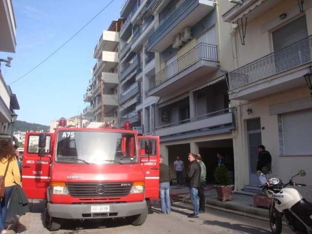 Παραλίγο τραγωδία: Γυναίκα πάλευε με τις φλόγες!