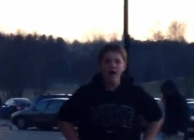 Βίντεο: Παριστάνει τον άνετο αλλά...