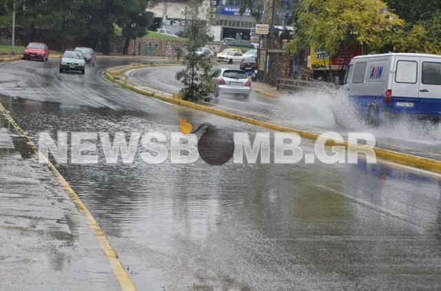Κυκλοφοριακό χάος στους δρόμους λόγω της βροχής (pics-video)