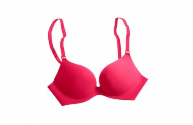 Το σουτιέν της ήταν γεμάτο με...