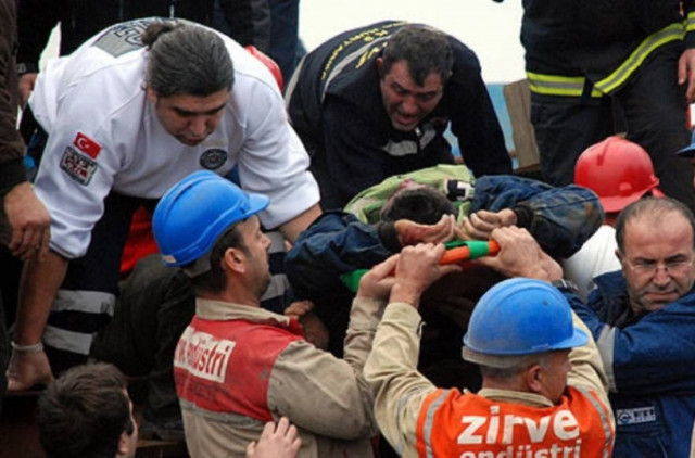 Νεκροί και τραυματίες από κατάρρευση σε εργοστάσιο χαλκού