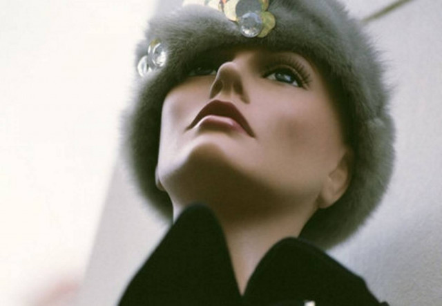 Κούκλες βιτρίνας «κατασκοπεύουν» καταναλωτές!