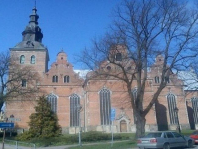 Τόνοι κουτσουλιάς έβαλαν σε κίνδυνο καμπαναριό!