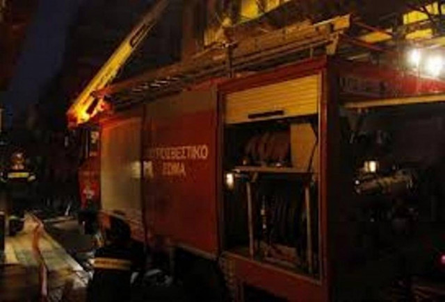 Τώρα: Yπό έλεγχο η φωτιά στην Αχαρνών