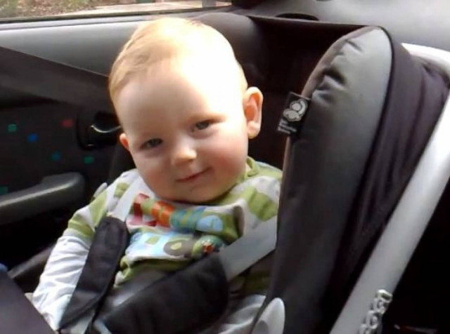 Βίντεο: Παλεύει με τη νύστα