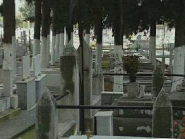 Πάτρα: Συγγενείς του νεκρού έπαιξαν ξύλο πάνω στον τάφο!