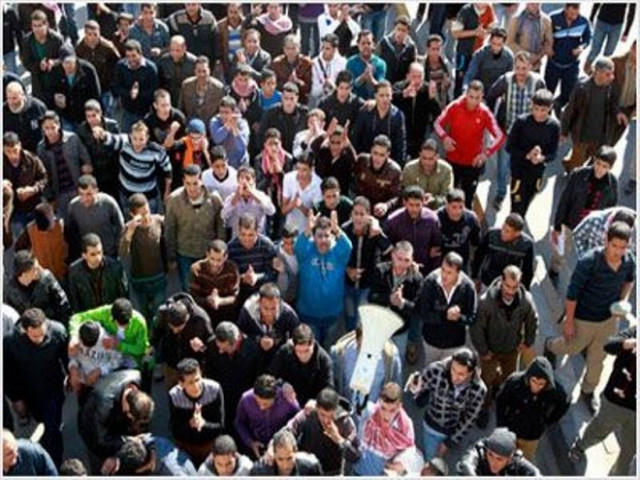 Έκαψαν τα εκλογικά τους βιβλιάρια ως ένδειξη διαμαρτυρίας