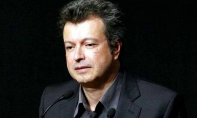 Χαμός στο Facebook: Ο γυμνός του Συντάγματος και ο... Τατσόπουλος!