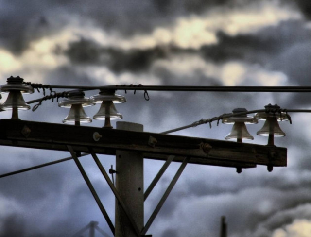 Κλέβουν καλώδια μέχρι και από τις κολώνες της ΔΕΗ