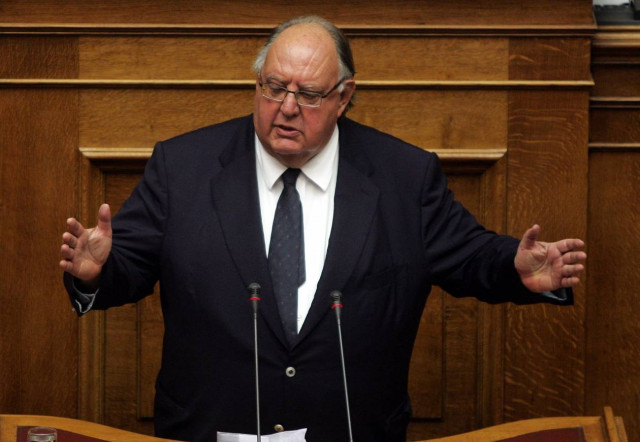 Πάγκαλος: Ακόμα δεν πέταξαν κλοτσηδόν τον Τατσόπουλο από τη Βουλή;