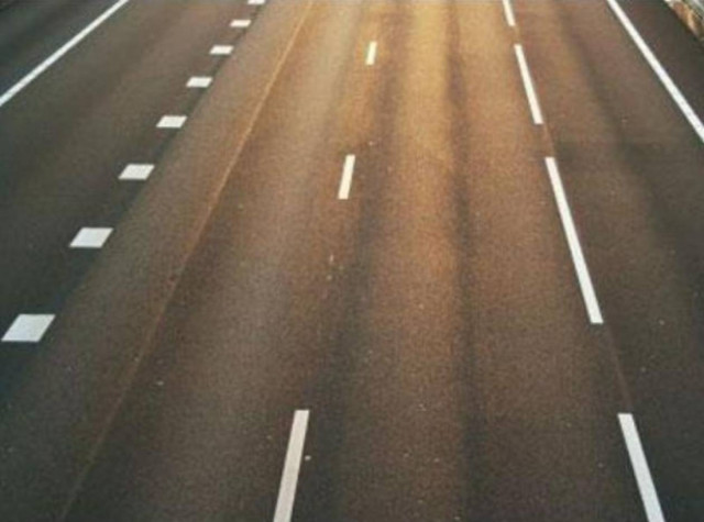 Σκηνές φαρ ουέστ στην εθνική οδό