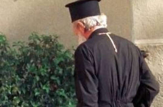 Πως διαμορφώνονται οι νέοι μισθοί των ιερέων