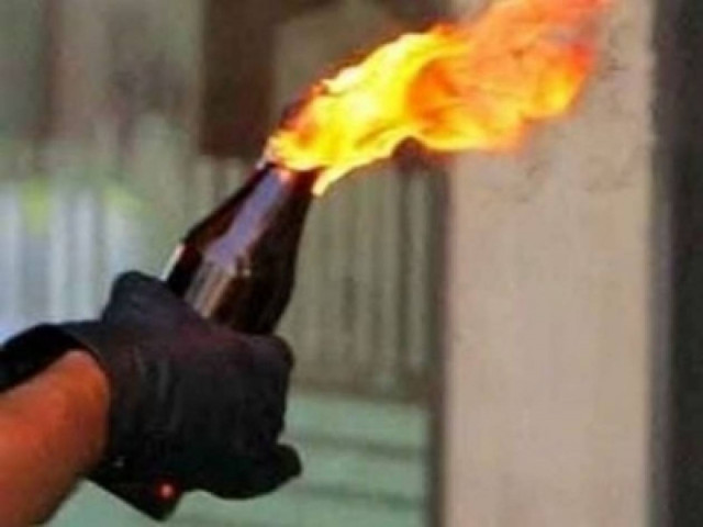 Στόχος επίθεσης ξανά η διμοιρία ΜΑΤ στην Ιπποκράτους