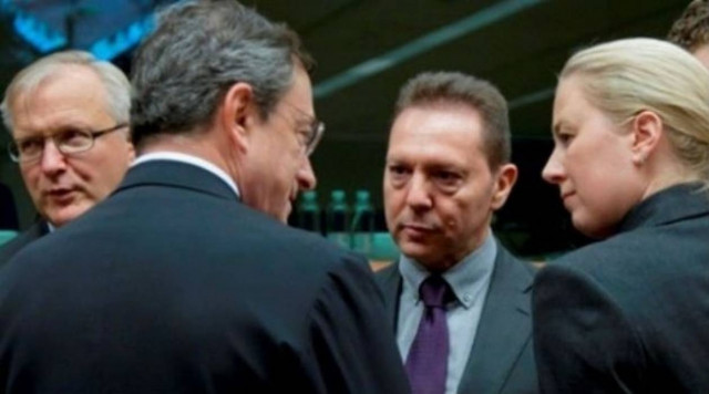 Διακοπή μίας ώρας στο Eurogroup για διαβουλεύσεις