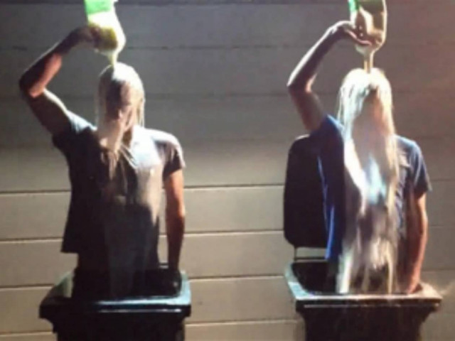 Η νέα μόδα στο YouTube: Λούσου με... γάλα!