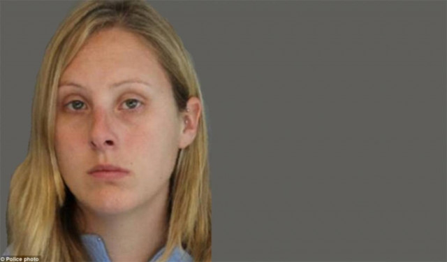 Νεαρή καθηγήτρια έκανε... ερωτικά «ιδιαίτερα» σε 2 μαθητές της!