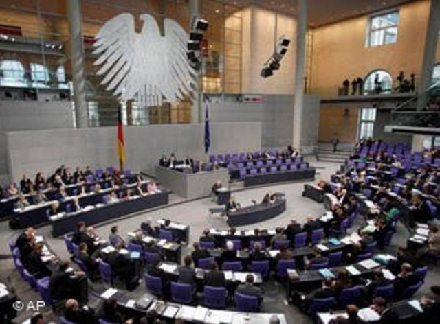 Γερμανός βουλευτής ζητά από την Μέρκελ να φύγει η Ελλάδα από το ευρώ