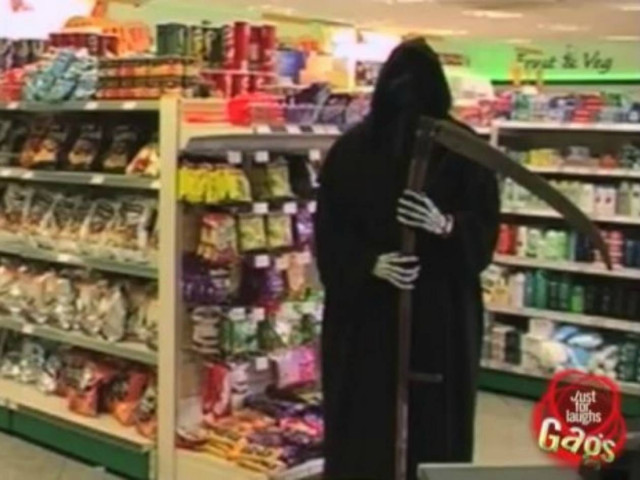 Οκτώ λεπτά με απολαυστικές φάρσες σε ένα βίντεο