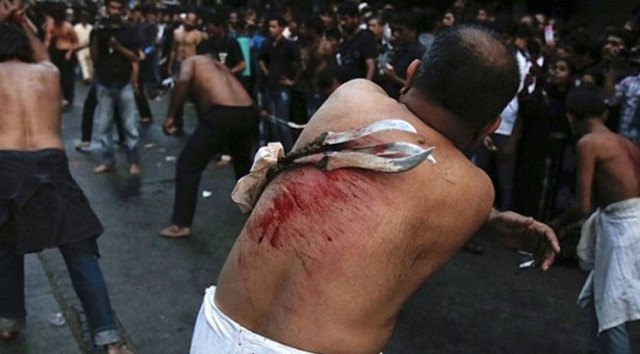 Μουσουλμάνοι αυτό-μαστιγώνονται στον Πειραιά (pics-video)