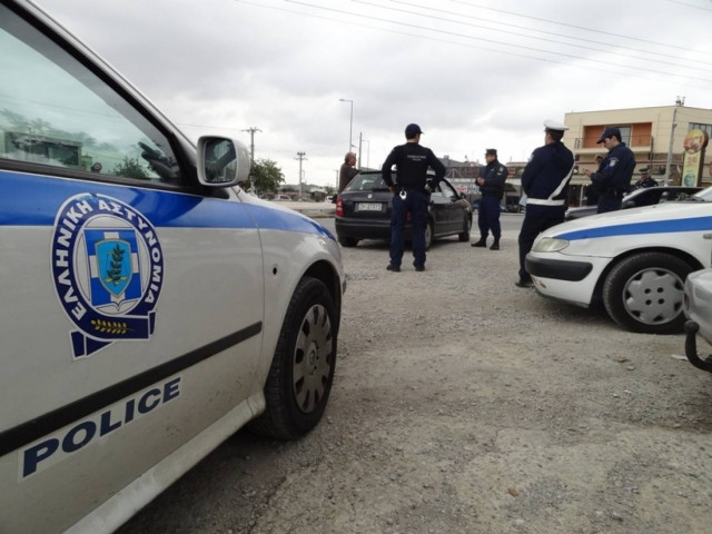 Δεκάδες συλλήψεις και προσαγωγές στο Ζεφύρι (pics)