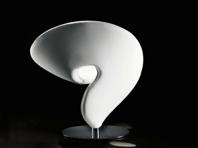 Μακεδονία: Έπιασε την γυναίκα του να ερωτοτροπεί με τον δήμαρχο!