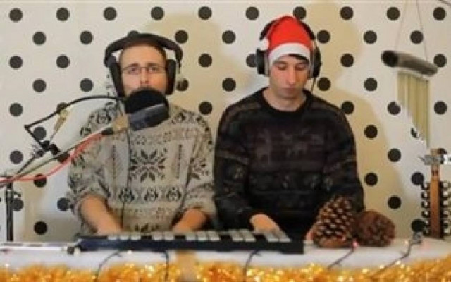 Το απόλυτο χριστουγεννιάτικο βίντεο: Όλα τα εορταστικά τραγούδια σε 1