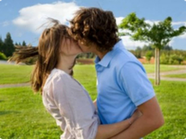 Διαβάστε γιατί το πρώτο φιλί μένει αξέχαστο!