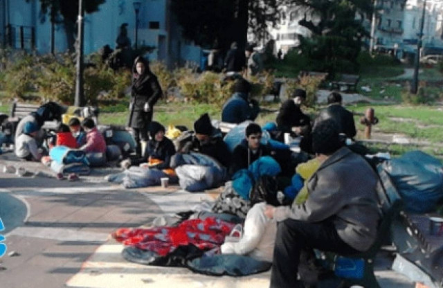 Το λιμάνι της Μυτιλήνης γέμισε λαθρομετανάστες