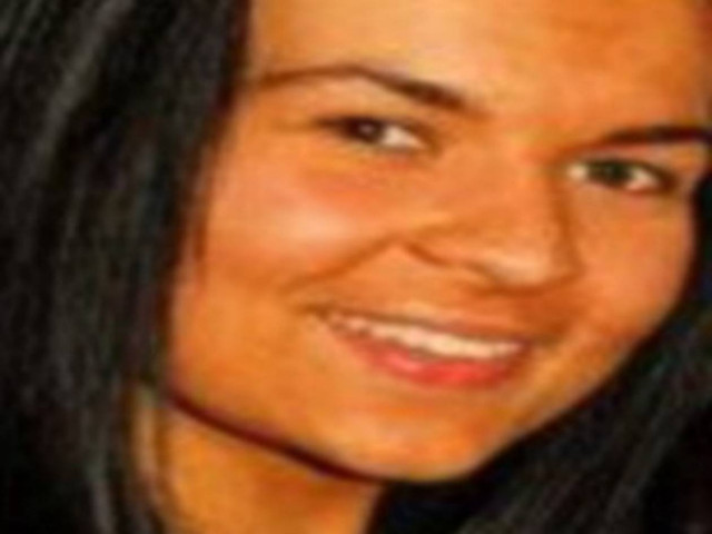 25χρονη «έφαγε» λεφτά από 3 άνδρες παριστάνοντας την αεροσυνοδό