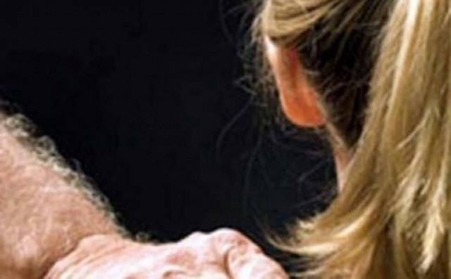 Σοκ στην Κρήτη: 14χρονη έχει σχέση με 65χρονο