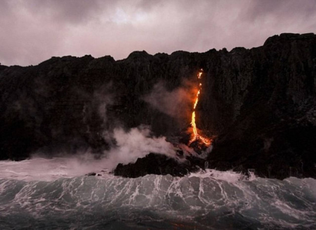Βίντεο: Εντυπωσιακά ποτάμια λάβας στη Χαβάη