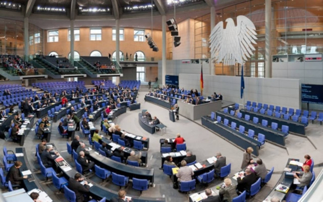 Πρόβα ψηφοφορίας με διαρροές για τη Μέρκελ