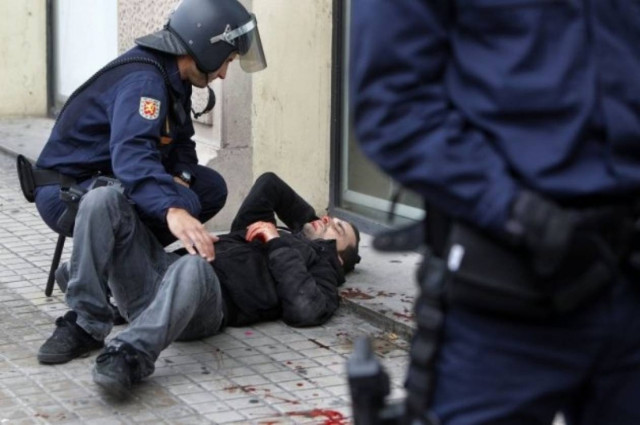 Aπένειμαν χάρη σε αστυνομικούς που βασάνισαν κρατούμενο