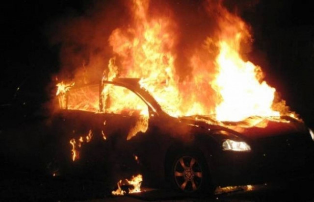 Στάχτη τρία ΙΧ το βράδυ στα Εξάρχεια