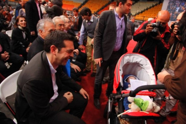 Δείτε το μωρό που ξετρέλανε τον Τσίπρα!(pics)