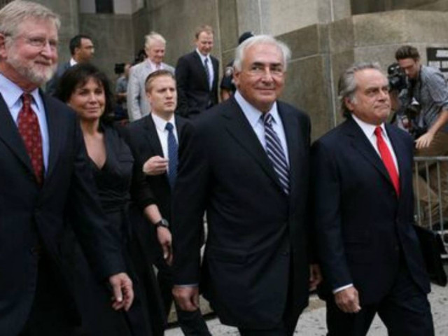 Στρος Καν: Δε φαντάζεστε ποιος θα του δανείσει λεφτά για την καμαριέρα