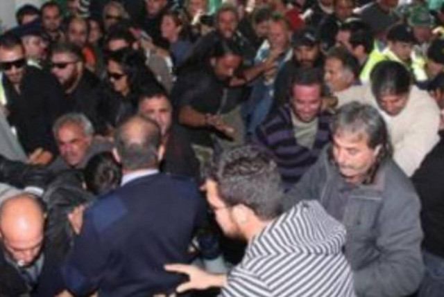 Εισέβαλαν στη Βουλή και στο υπουργείο Οικονομικών