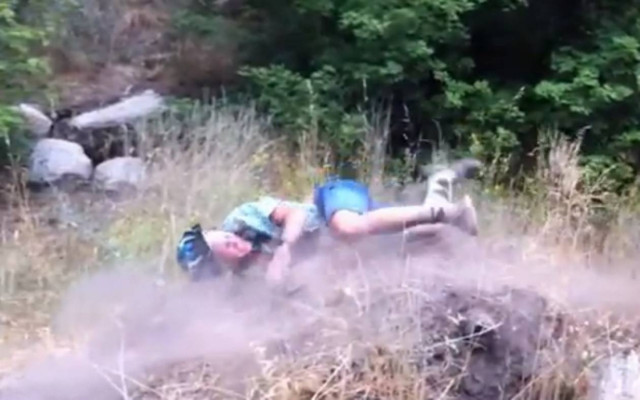 Έφαγε τα μούτρα του! (βίντεο)